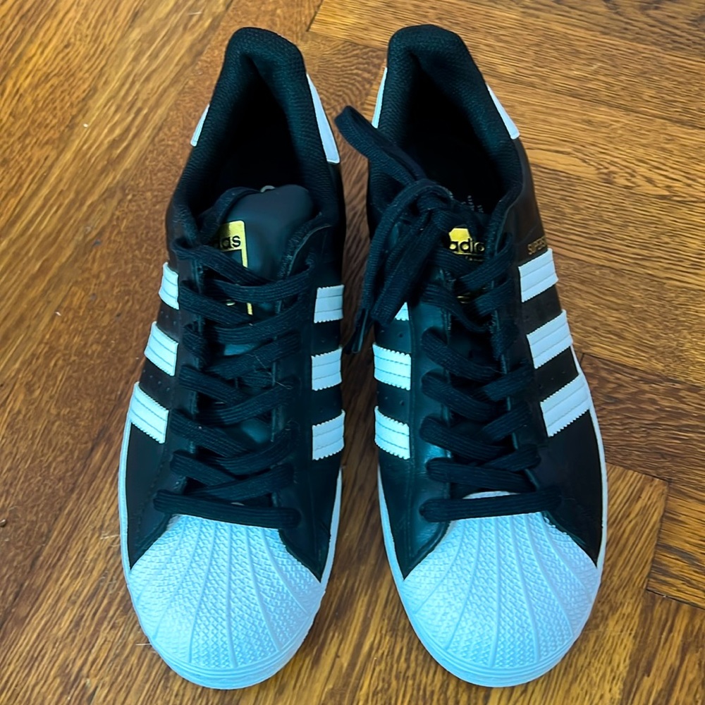 Adidas - Superstar. Women’s  8.5. Year 2022. NEVER WORN but no tags.